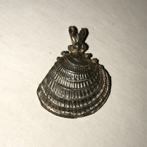 Sterling Silver Shell Pendant - Picture 1 of 4